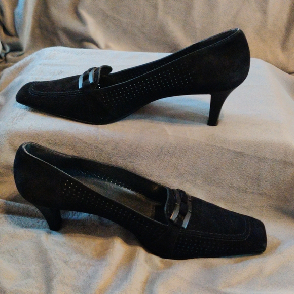 Stuart Weitzman Blk Suede Cutout Square Toe Pump SZ 8 - Picture 3 of 5
